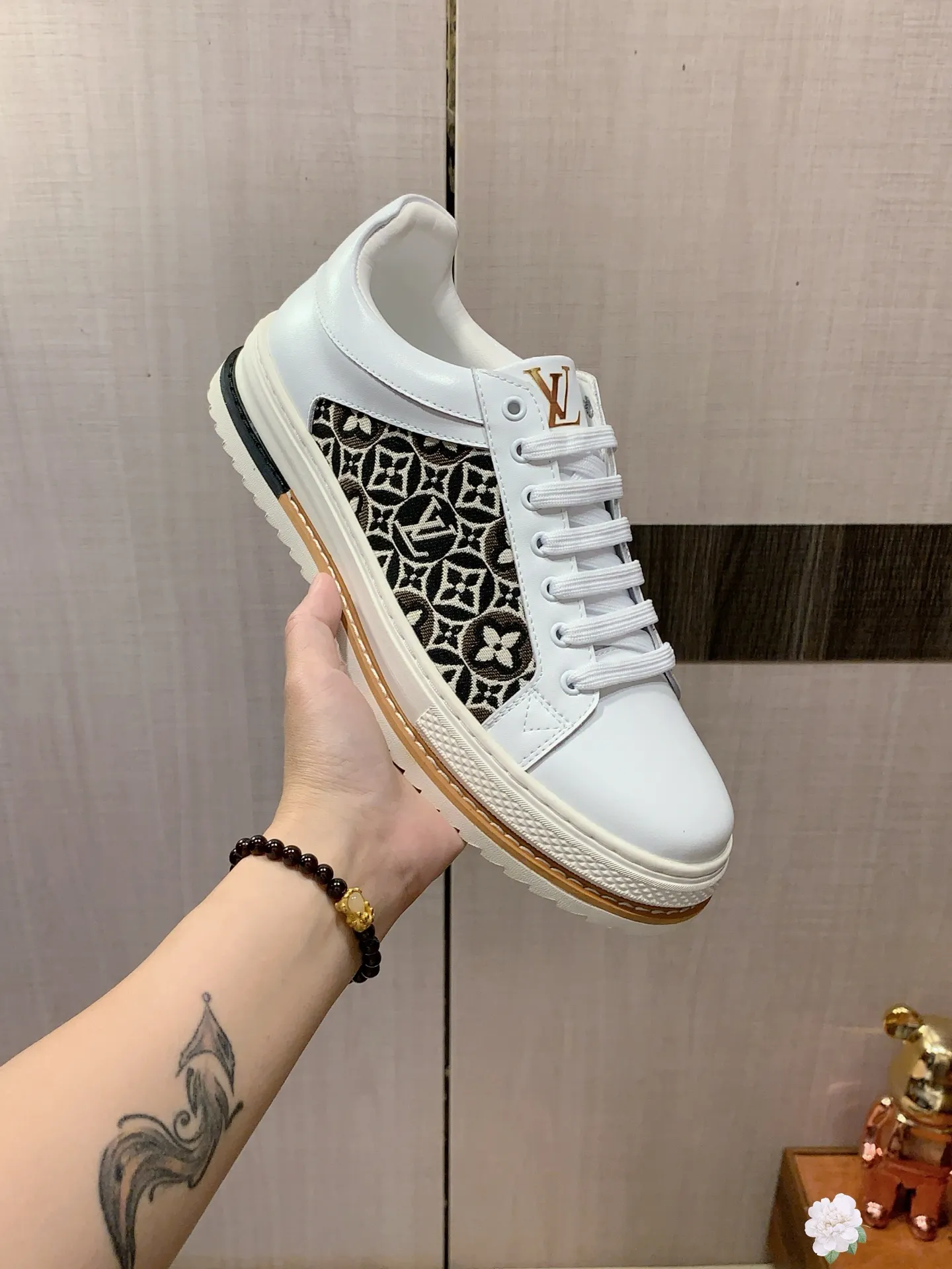 Men's men's shoes 💰420💰💰🎩🎩[Lightning][Lightning] "LV*" The latest • hot style casual shoes, top brand [Seduce] luxury~purchase, top~quality. [Strong] The upper is made of imported breathable cowhide with fabric material ➕ Breathable sheepskin feet (•) and fine workmanship. The original stylish and stylish soft rubber wear-resistant and non-slip outsole is light and comfortable on the feet. The real thing looks better when photographed in person. Code 111: Code: 38-44, 2️⃣colors selected